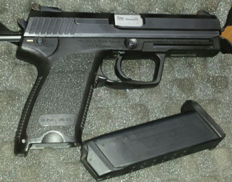 Se vende HK USP con tres cargadores y maletín.
Se puede ver y probar en La Coruña.
300 euros. 00