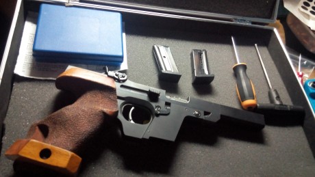 Hola, pongo en venta mi Walther GSP del 22 porqué no la uso, solo tiro con 9mm, tiene dos cargadores , 52