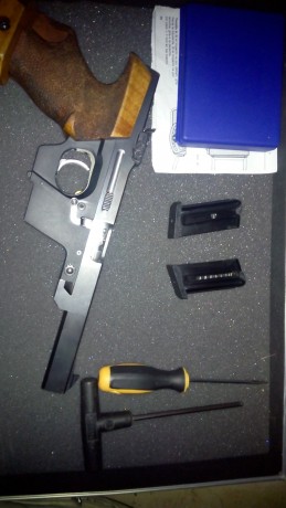 Hola, pongo en venta mi Walther GSP del 22 porqué no la uso, solo tiro con 9mm, tiene dos cargadores , 51