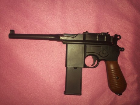 vendo pistola Mauser C-96  cal 4.5 BB de Umarex,la corredera retrocede en cada disparo para montar el 02