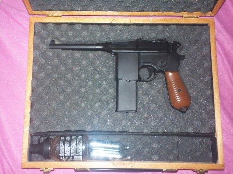 vendo pistola Mauser C-96  cal 4.5 BB de Umarex,la corredera retrocede en cada disparo para montar el 00