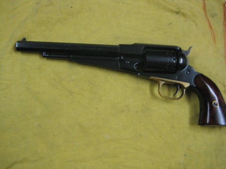 Hola, vendo este revolver, cal. 44, afinado gatillo, puesto a tiro apuntando bajo a las 3 1/2, agrupa 02