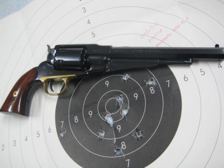 Hola, vendo este revolver, cal. 44, afinado gatillo, puesto a tiro apuntando bajo a las 3 1/2, agrupa 01