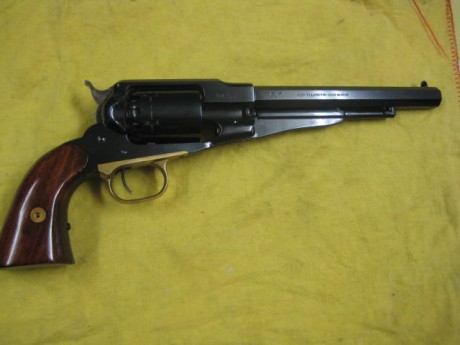 Hola, vendo este revolver, cal. 44, afinado gatillo, puesto a tiro apuntando bajo a las 3 1/2, agrupa 00