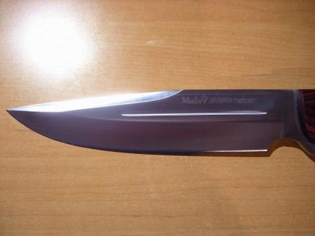 Hola!!!

Vendo cuchillo Muela Jabalí.

Hola enteriza en acero inoxidable 440  Molibdeno Vanadio. 
Cachas 41