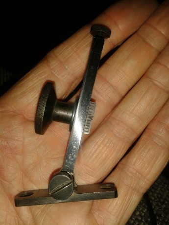 Hola.
Vendo este diopter vernier,
Está en Madrid.
55€ incluido envío por carta certificada en la peninsula.

saludos 01