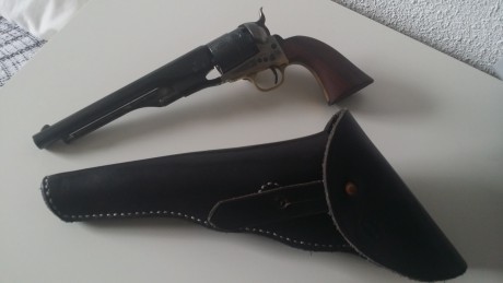Vendo este Uberti Colt 1860 más una funda de cuero negra made in USA. La funda esta nueva. El colt tendrá 02