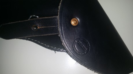 Vendo este Uberti Colt 1860 más una funda de cuero negra made in USA. La funda esta nueva. El colt tendrá 01