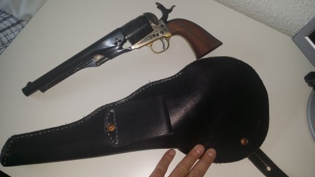 Vendo este Uberti Colt 1860 más una funda de cuero negra made in USA. La funda esta nueva. El colt tendrá 00