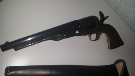 Vendo este Uberti Colt 1860 más una funda de cuero negra made in USA. La funda esta nueva. El colt tendrá 22