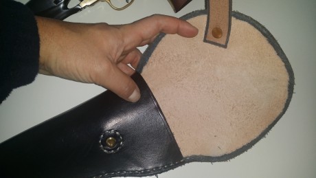 Vendo este Uberti Colt 1860 más una funda de cuero negra made in USA. La funda esta nueva. El colt tendrá 21