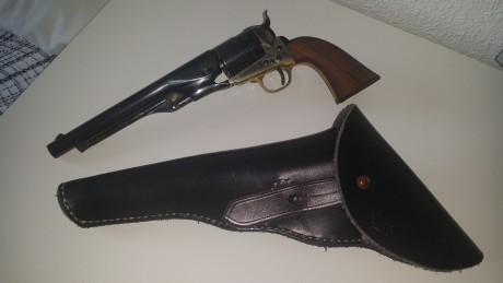 Vendo este Uberti Colt 1860 más una funda de cuero negra made in USA. La funda esta nueva. El colt tendrá 20