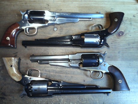 Buenos días a todos.
Pues estoy buscando  estas tres cosas:

1)- Santa Bárbara, modelo REMINGTON 1858 80