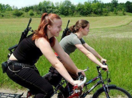 Aunque en España, es muy restrictivo el uso de cualquier "arma", y no hay sustanciales diferencias 10