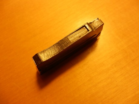 Vendo cargador de diez cartuchos válido para  BRNO CZ-452  y para  Norinco JW-25 .
Metálico, muy sólido. 02