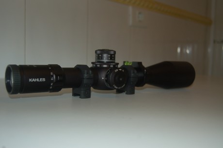 Vendo visor KAHLES K624i, 6-24x56, retícula balística iluminada digitalmente modelo MIL-4 en primer plano 01