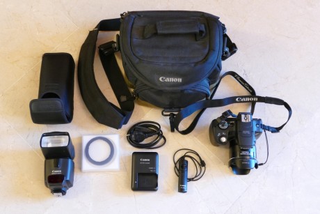 - Vendo CAMARA DE FOTOS CANON MOD. Power Shot SX50HS en perfecto estado, apenas se ha utilizado.

Lleva 02