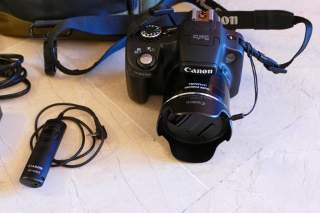 - Vendo CAMARA DE FOTOS CANON MOD. Power Shot SX50HS en perfecto estado, apenas se ha utilizado.

Lleva 01