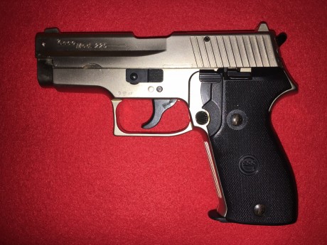 -Pistola detonadora en su caja original,manual y baqueta. Fabricada en Alemania y firma Dynamit Nobel 00
