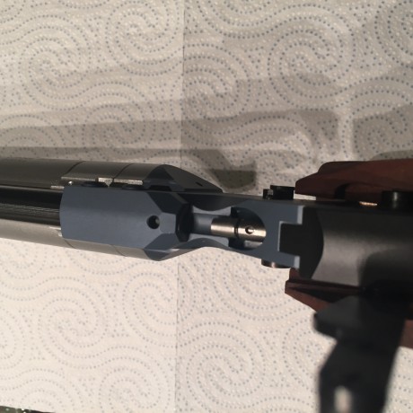 Vendo pistola de aire comprimido,con dos bombonas, con todos los accesorios y en perfecto estado.
El arma 02