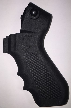 Se vende este magnífico "PISTOL GRIP" del fabricante MOSSBERG, completamente a estrenar.
Este 01