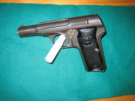 Hola. Vendo Astra 300 en calibre 9mmC. En libro de coleccionista. Del año 1931. Impecable, todo en perfecto 02