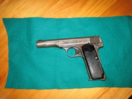 Hola. Vendo FN 1922, calibre 7.65 (32 Acp) en libro de coleccionista. Con marcajes alemanes en armazón 02