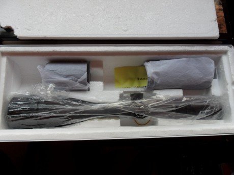 Tiene un año y muy poco uso en carabina del 22lr , pero aguanta calibres grandes. Solo tiene ligeras marcas 02