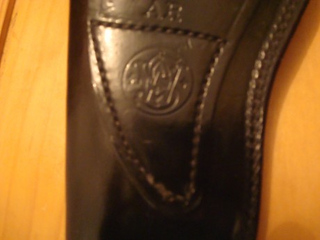  DSC06887.JPG  DSC06889.JPG  DSC06890.JPG 

Funda S&W para un revolver modelo 10 en 4", el estado 01