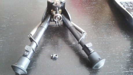 Vendo bipode harris modelo 1A2. Totalmente original.Perfecto estado, prácticamente nuevo. Solo usado para 01