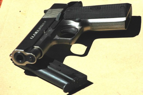 Vendo Preciosa e impecable Llama minimax  del calibre 9 Pb. Poco uso, comprada por capricho. Se incluyen 11