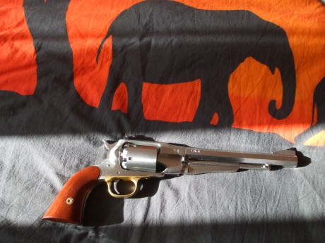 Buenas tardes, cambio revolver de avancarga Uberti 1858 inox target en impecable estado, con su equipo 130