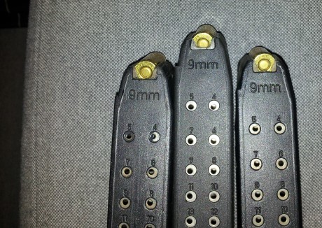 Vendo este lote de 3 cargadores de GLOCK (1 es original) mas el portacargador triple por 120€ con gastos 12