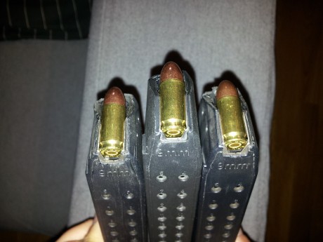 Vendo este lote de 3 cargadores de GLOCK (1 es original) mas el portacargador triple por 120€ con gastos 11