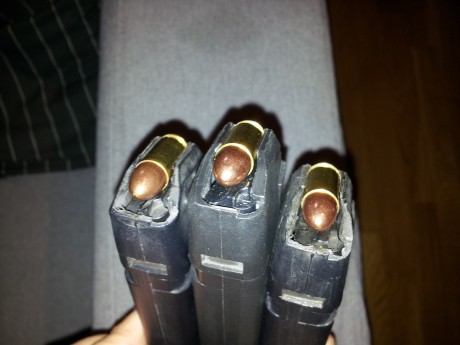 Vendo este lote de 3 cargadores de GLOCK (1 es original) mas el portacargador triple por 120€ con gastos 10