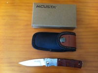 Vendo navaja japonesa Mcusta con hoja de acero inoxidable VG-10 de 74 mm. de largo. Espesor de hoja: 3 00