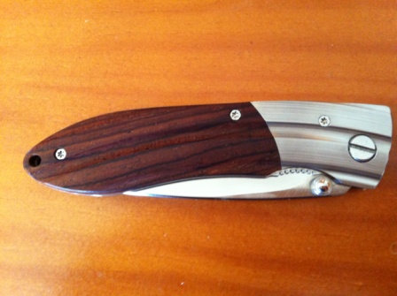 :clint: Vendo navaja Mcusta Ripple con hoja de acero inoxidable VG-10 de 74 mm. de largo. Espesor de hoja: 00