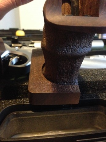  Hola a tod@s... 

Lo dicho en el enunciado...   VENDO Cacha Steyr (valida para todas  las LP-2,10,y 50 11