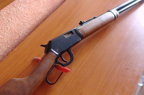 Vendo magnifica carabina winchester modelo 9422 del calibre 22 LR como nueva.

Muy ligera con su mecanismo 01