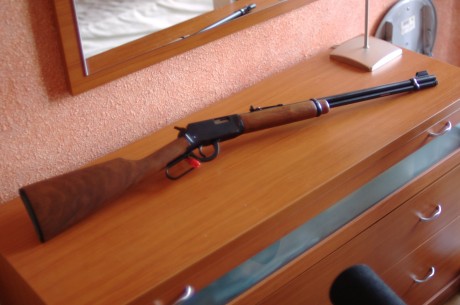 Vendo magnifica carabina winchester modelo 9422 del calibre 22 LR como nueva.

Muy ligera con su mecanismo 20