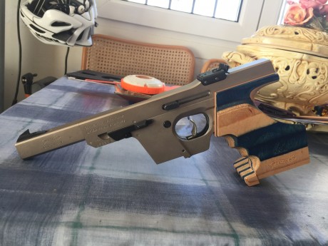 Se vende Walther cal.22 gsp con dos cargadores en muy buen estado precio 600€ ,telefono de contacto 650907750 00