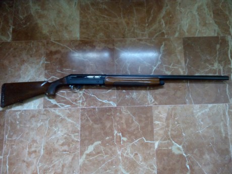 Vendo escopeta semiautomatica Benelli y superpuesta lanber con selector de diparo. Son armas antiguas 02