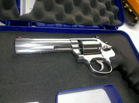 Lo dicho
Vendo el revolver en 700 euros o cambio por equipo completo de ipsc,algo que este bien para empezar
El 42