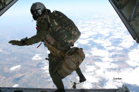Hola a todos..... :saluting-soldier: 

  Vídeos y temas de las Fuerzas Especiales mundial.  
 
Holandés 01