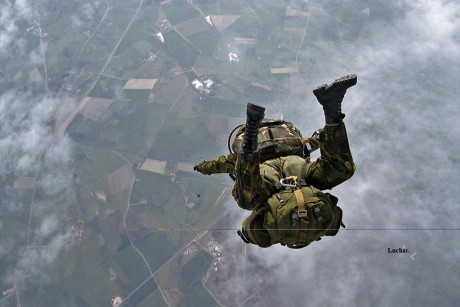 Hola a todos..... :saluting-soldier: 

  Vídeos y temas de las Fuerzas Especiales mundial.  
 
Holandés 00