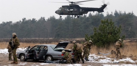 Hola a todos..... :saluting-soldier: 

  Vídeos y temas de las Fuerzas Especiales mundial.  
 
Holandés 31