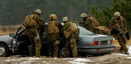 Hola a todos..... :saluting-soldier: 

  Vídeos y temas de las Fuerzas Especiales mundial.  
 
Holandés 30