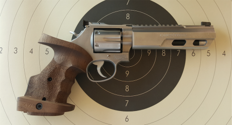 Muy buenas a todos!!!

Vendo este magnífico revolver casi sin uso ya que apenas tengo tiempo para dedicárselo 02