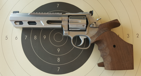 Muy buenas a todos!!!

Vendo este magnífico revolver casi sin uso ya que apenas tengo tiempo para dedicárselo 01