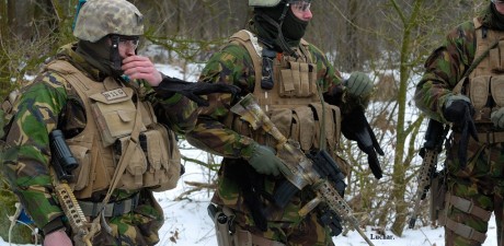 Hola a todos..... :saluting-soldier: 

  Vídeos y temas de las Fuerzas Especiales mundial.  
 
Holandés 40
